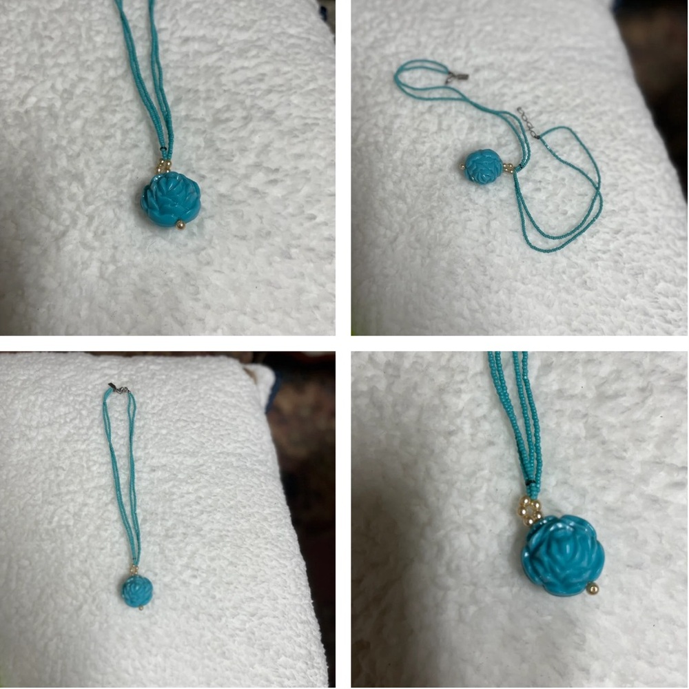 Necklace rachel blue rose with small beads